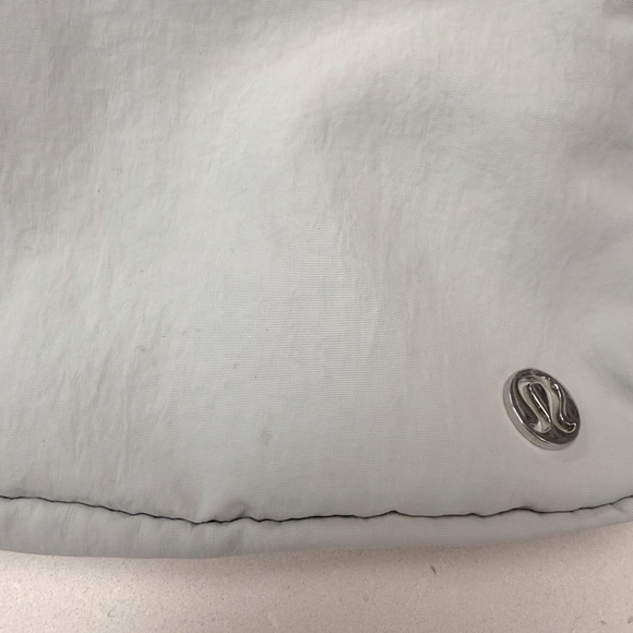 Lululemon Everywhere Belt Bag 1L Fanny Pack Light Gray - Picture 4 of 5